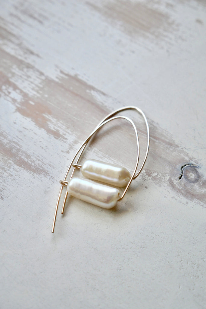 Pearl Bar Arc Hoop