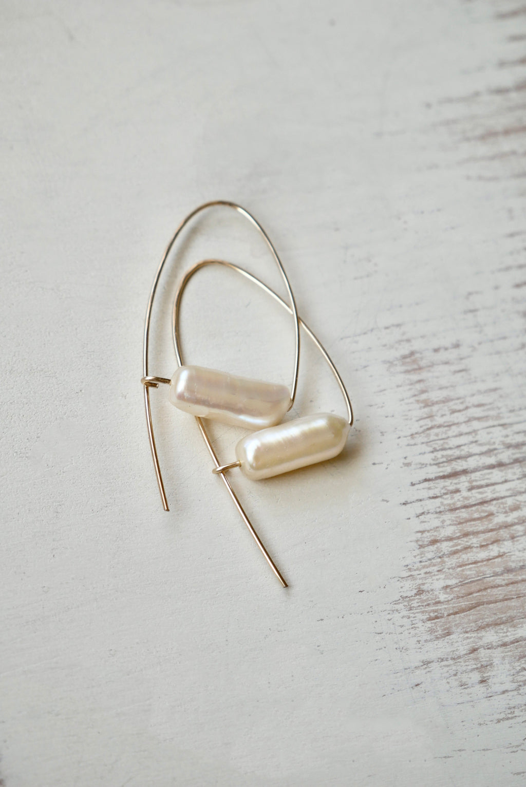 Pearl Bar Arc Hoop
